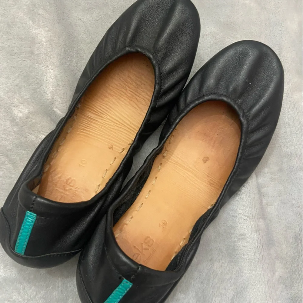 Tieks matte black round toe foldable ballet flats_3